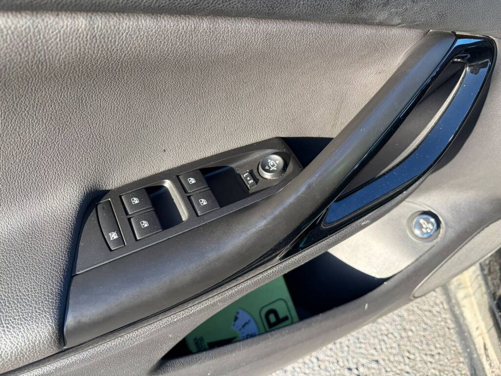 Opel Astra 2018 Musta