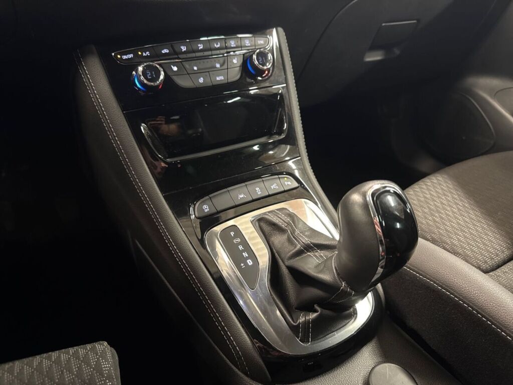 Opel Astra 2018 Musta