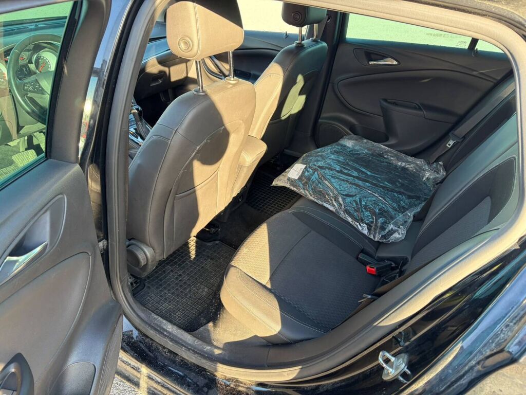 Opel Astra 2018 Musta