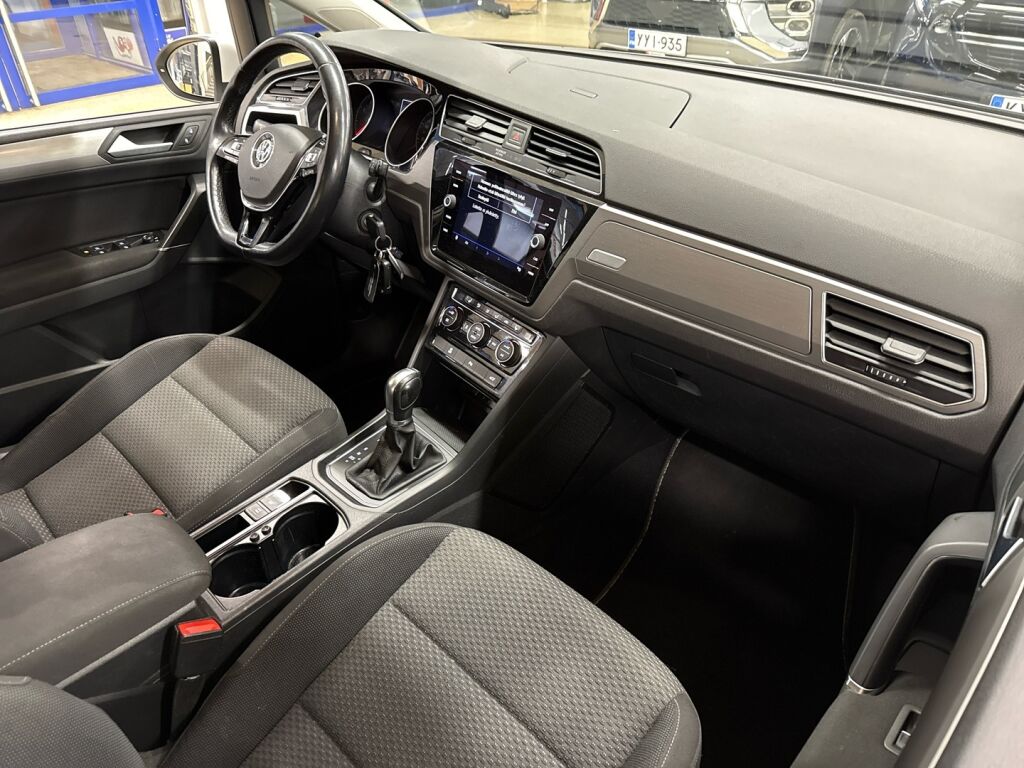 Volkswagen Touran 2018 Valkoinen