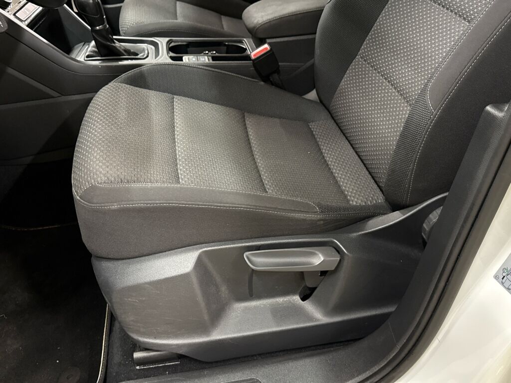 Volkswagen Touran 2018 Valkoinen