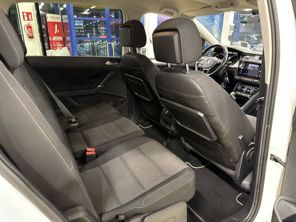 Volkswagen Touran 2018 Valkoinen