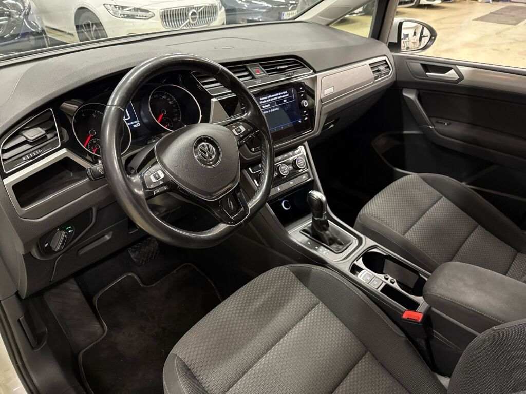 Volkswagen Touran 2018 Valkoinen