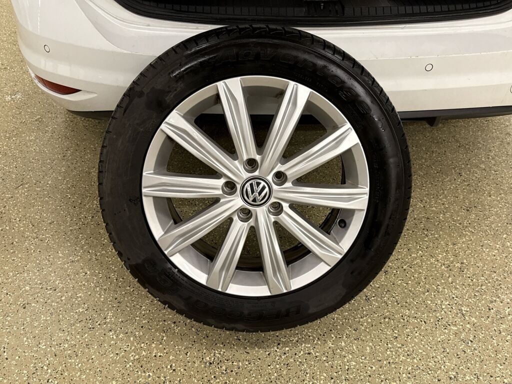 Volkswagen Touran 2018 Valkoinen