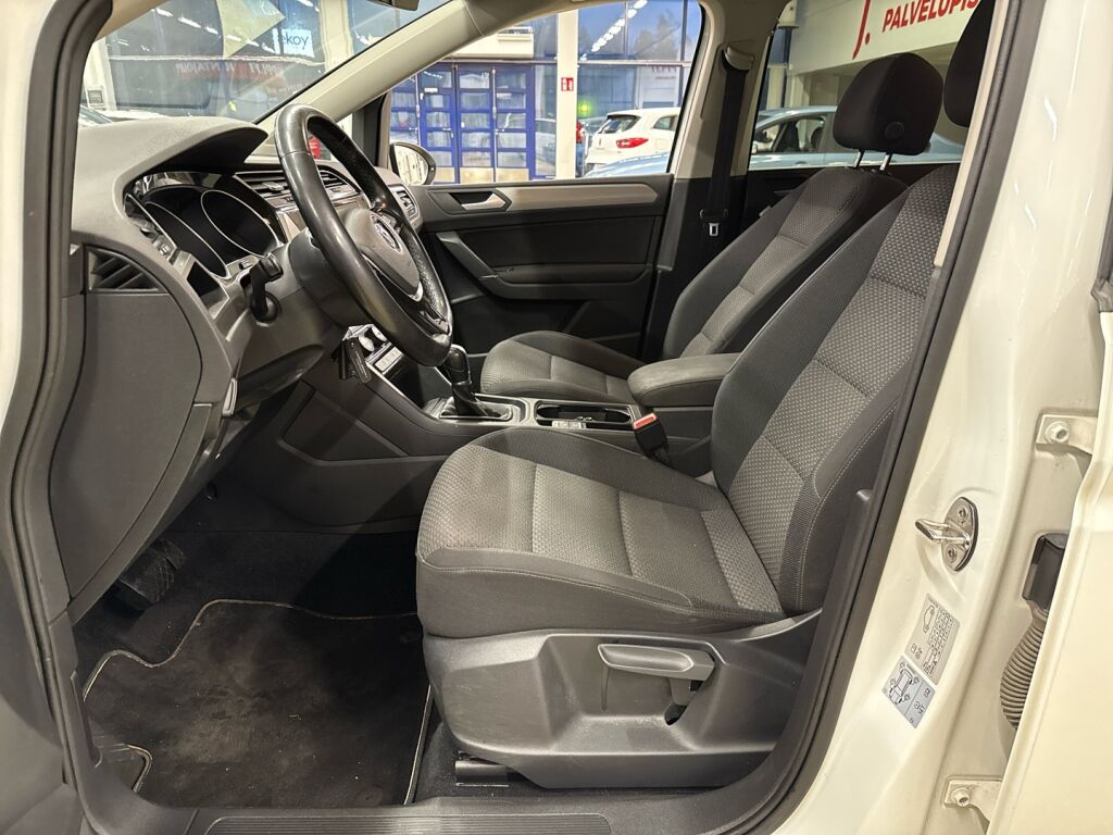 Volkswagen Touran 2018 Valkoinen