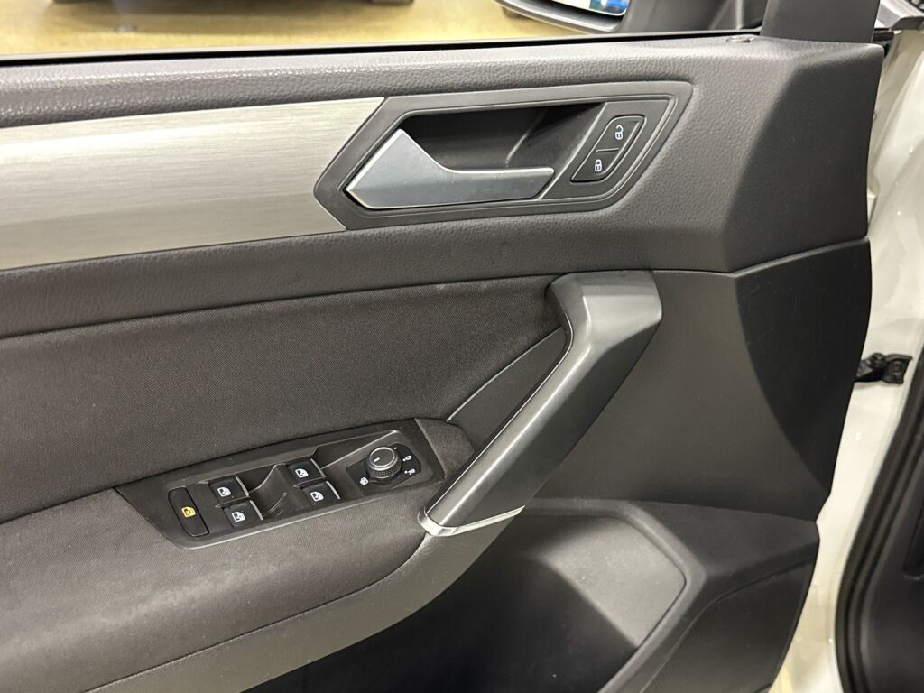 Volkswagen Touran 2018 Valkoinen