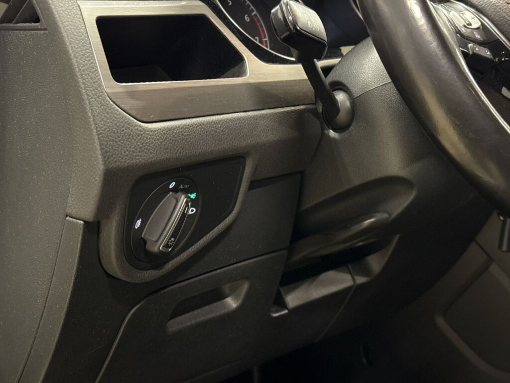 Volkswagen Touran 2018 Valkoinen