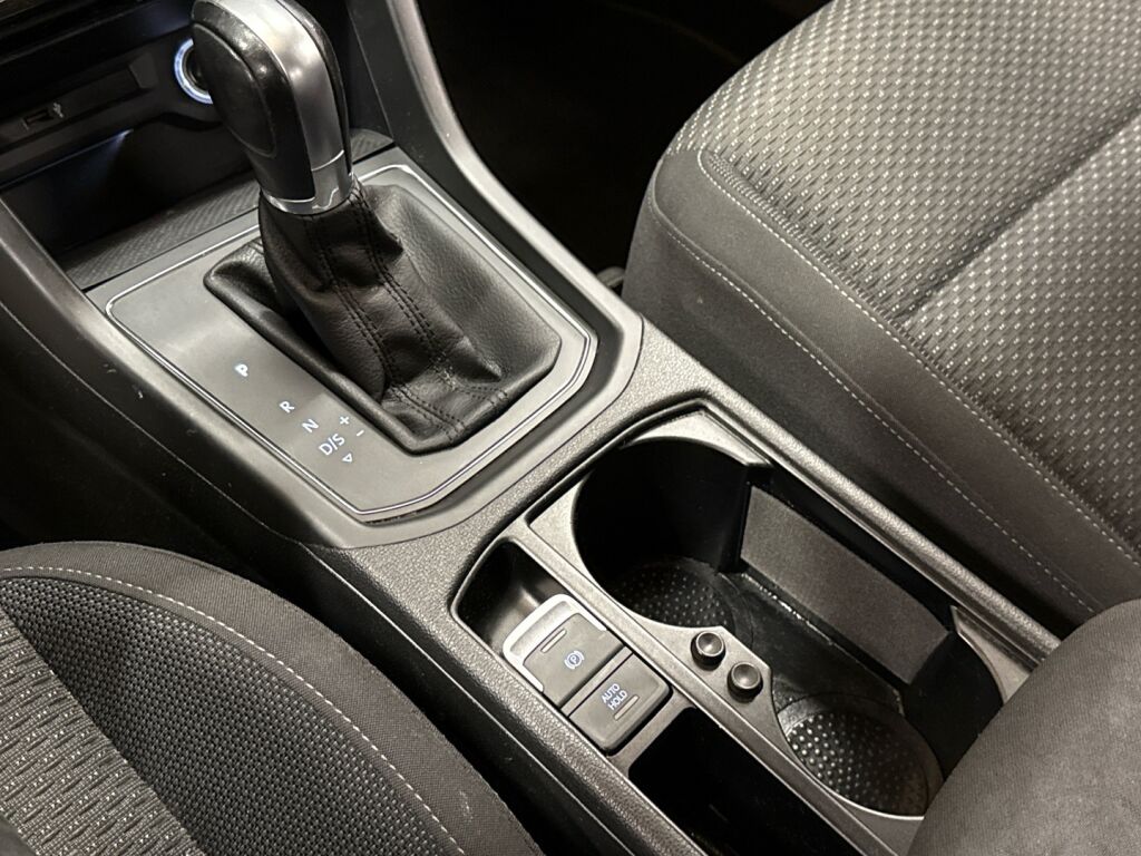 Volkswagen Touran 2018 Valkoinen