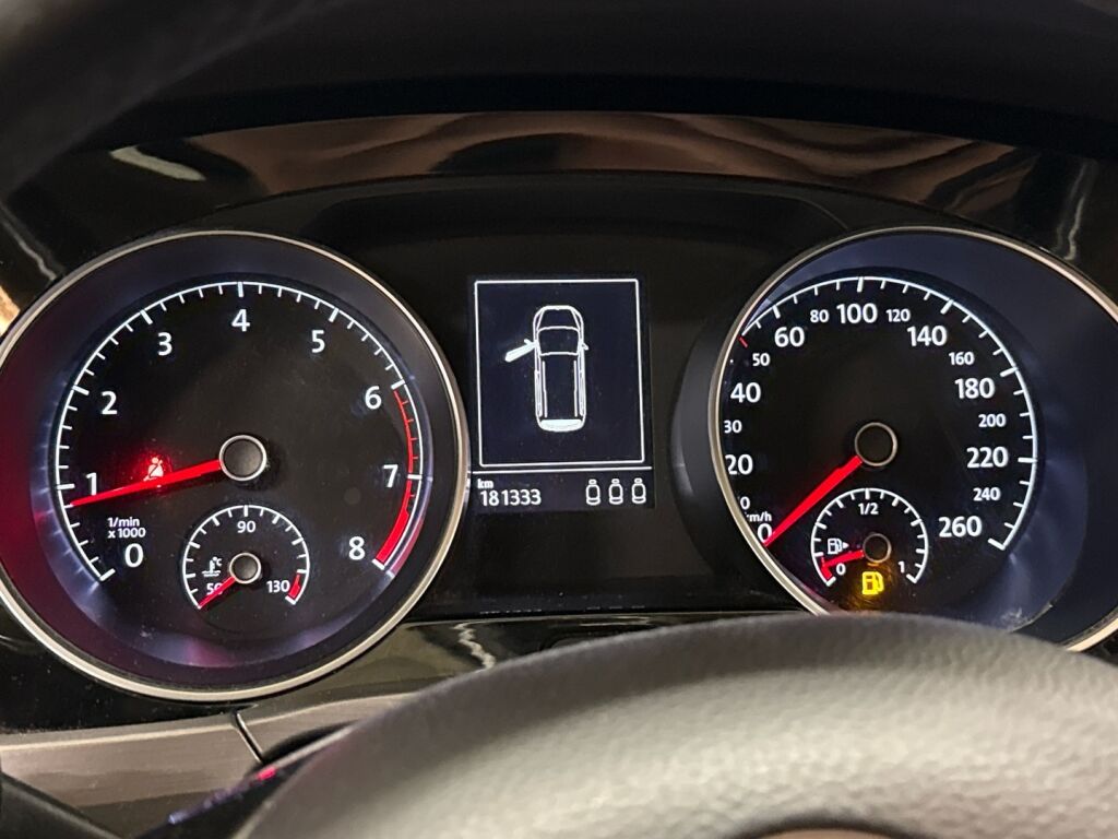 Volkswagen Touran 2018 Valkoinen