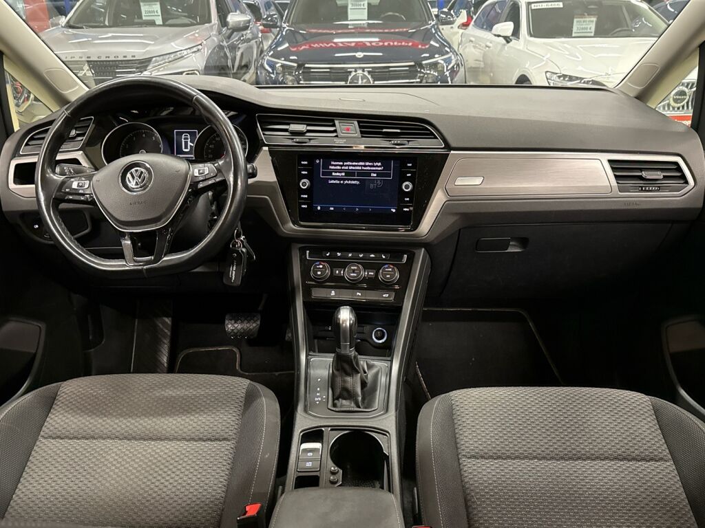 Volkswagen Touran 2018 Valkoinen
