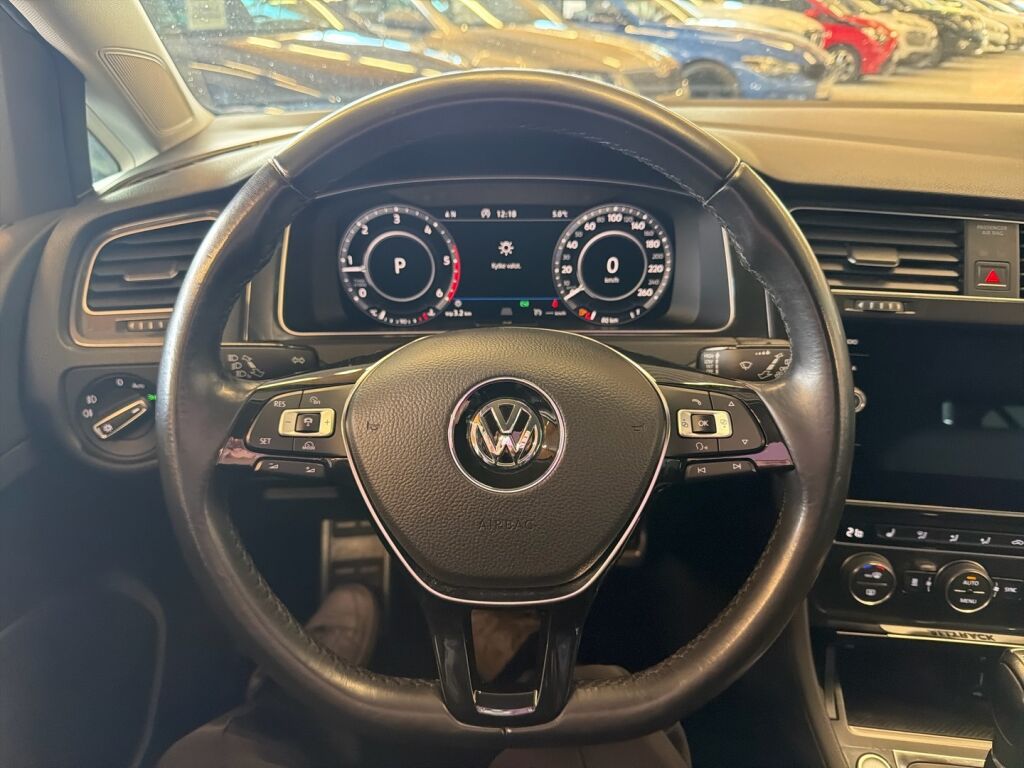 Volkswagen Golf 2018 Valkoinen