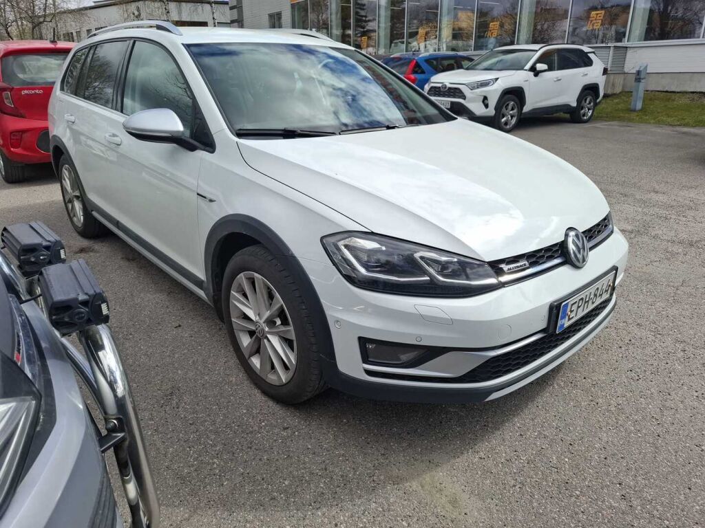 Volkswagen Golf 2018 Valkoinen