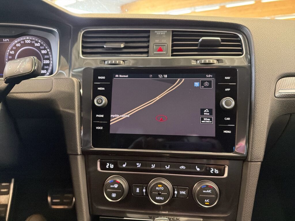 Volkswagen Golf 2018 Valkoinen