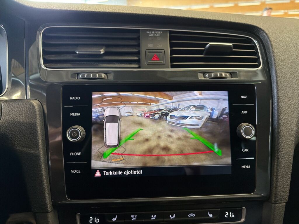 Volkswagen Golf 2018 Valkoinen