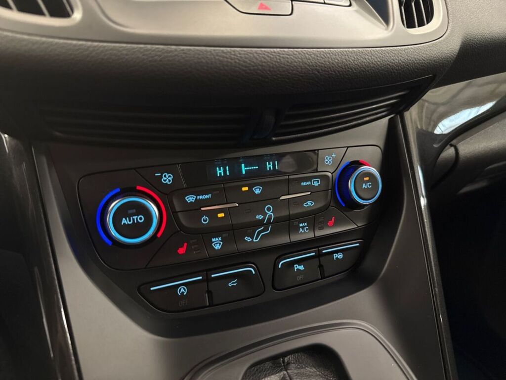 Ford Kuga 2018 Harmaa
