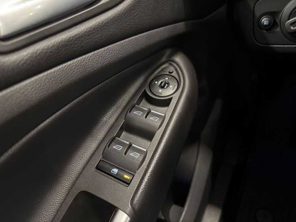 Ford Kuga 2018 Harmaa