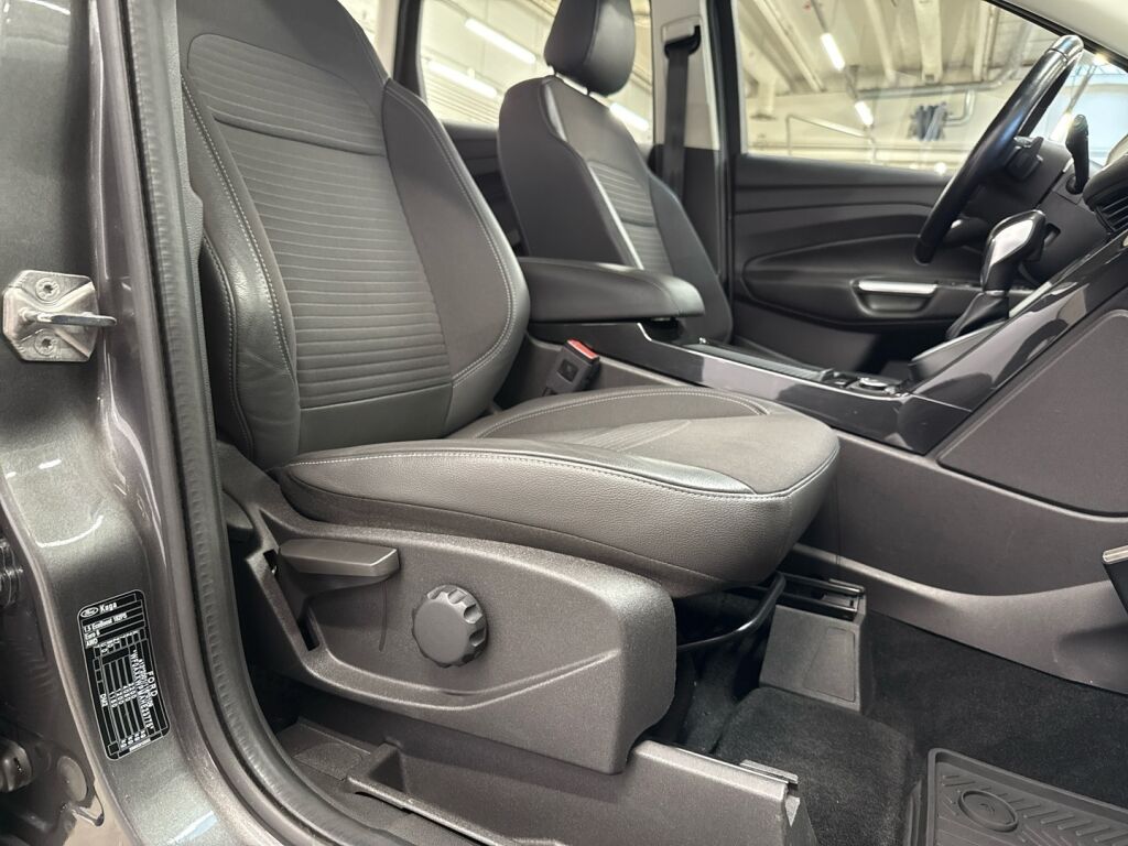 Ford Kuga 2018 Harmaa