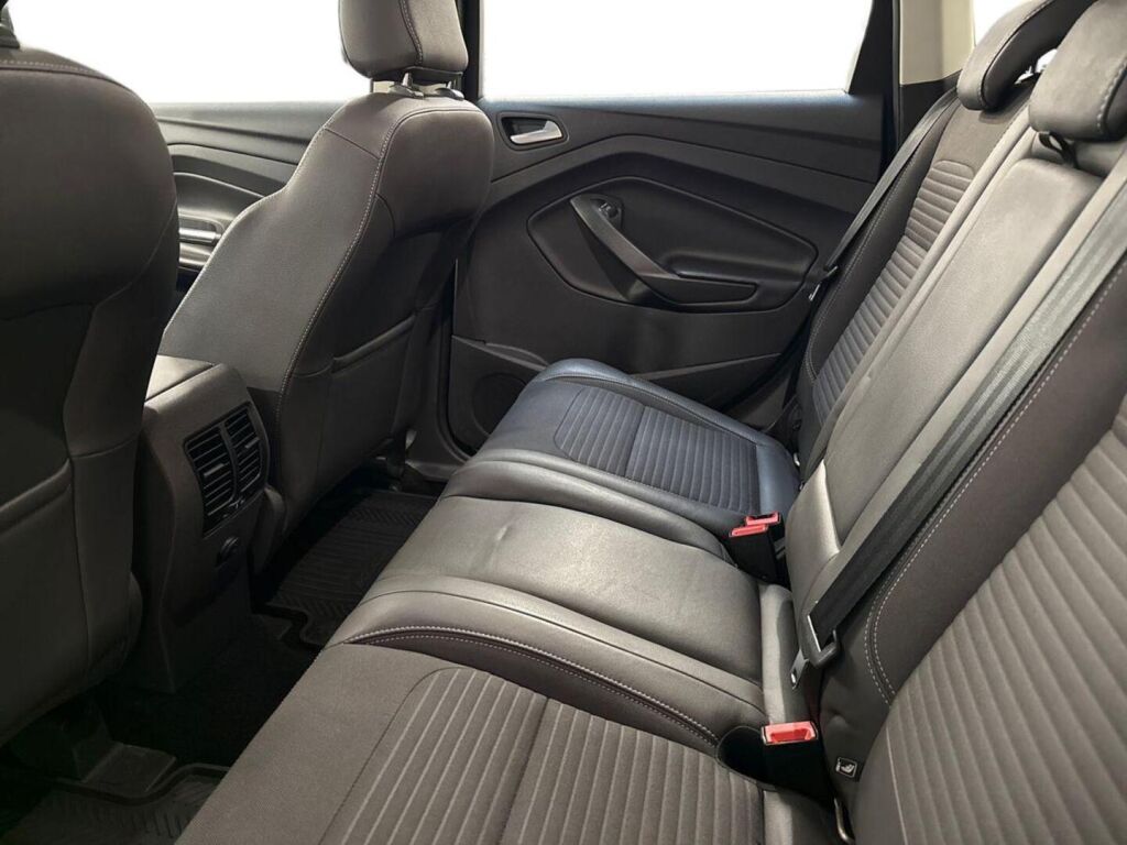 Ford Kuga 2018 Harmaa