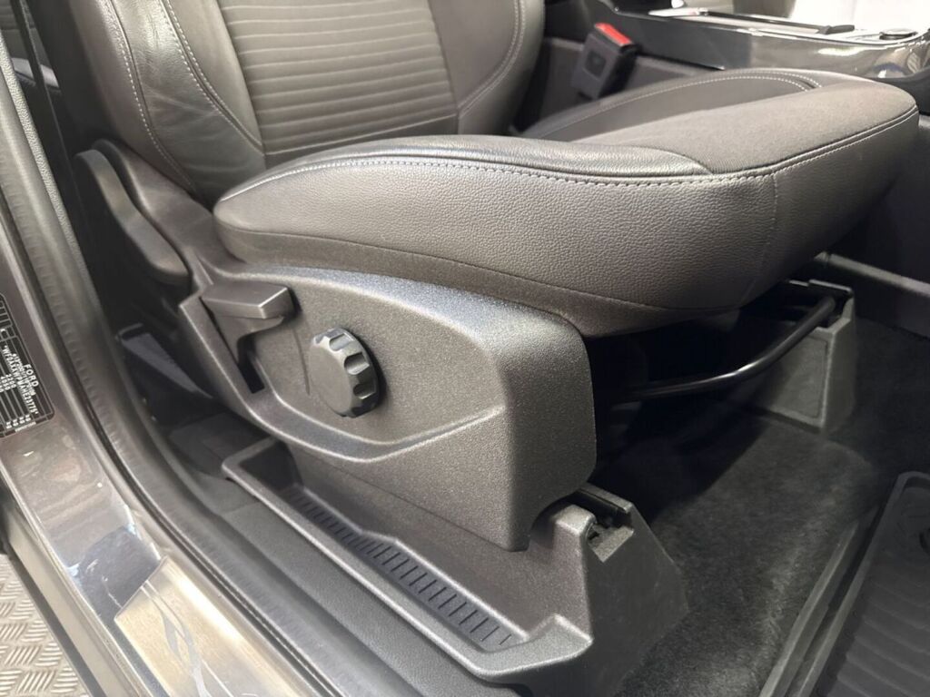 Ford Kuga 2018 Harmaa