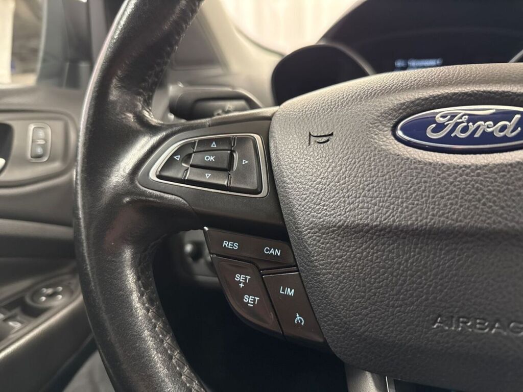 Ford Kuga 2018 Harmaa