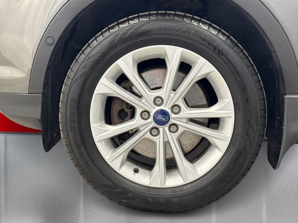 Ford Kuga 2018 Harmaa