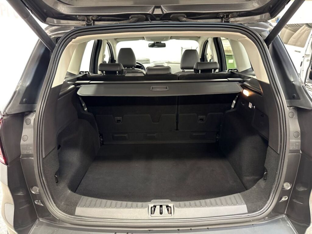 Ford Kuga 2018 Harmaa