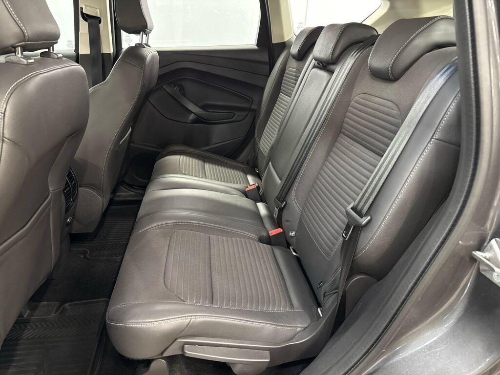 Ford Kuga 2018 Harmaa
