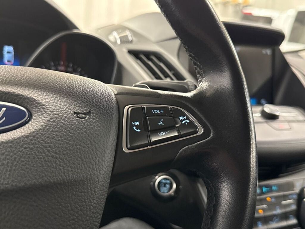 Ford Kuga 2018 Harmaa