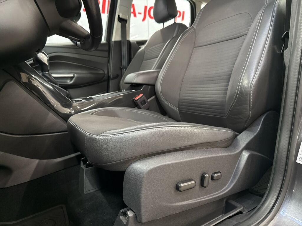Ford Kuga 2018 Harmaa