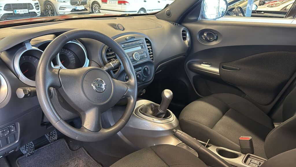 Nissan Juke 2011 Punainen
