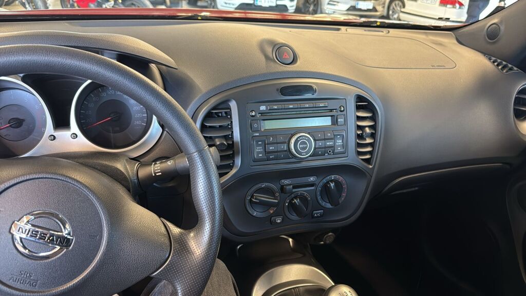 Nissan Juke 2011 Punainen