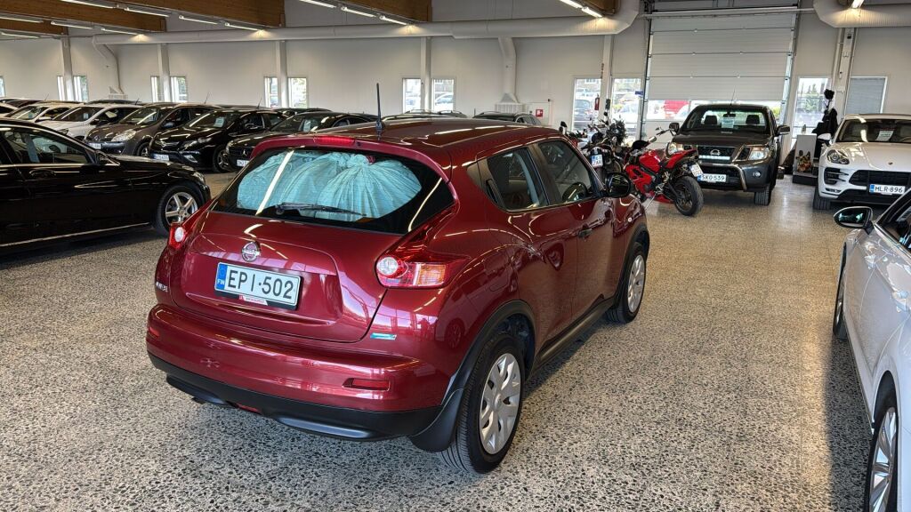 Nissan Juke 2011 Punainen