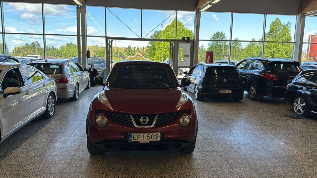 Nissan Juke 2011 Punainen