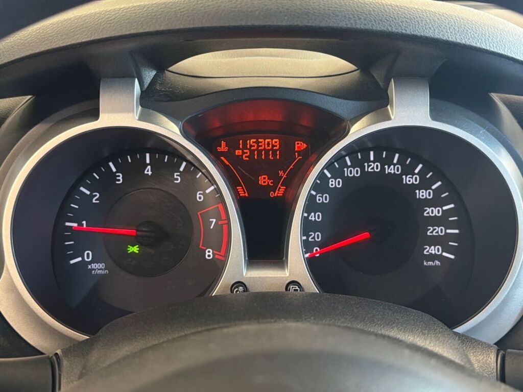 Nissan Juke 2011 Punainen