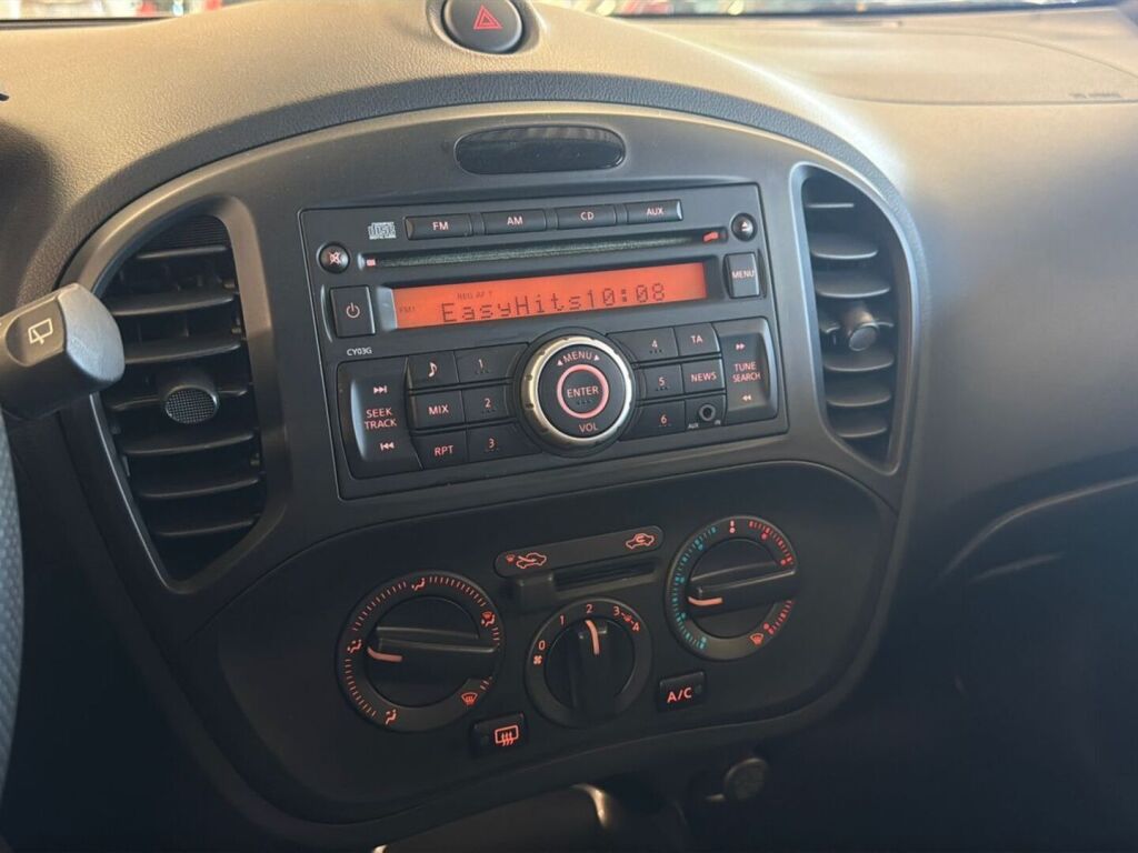 Nissan Juke 2011 Punainen