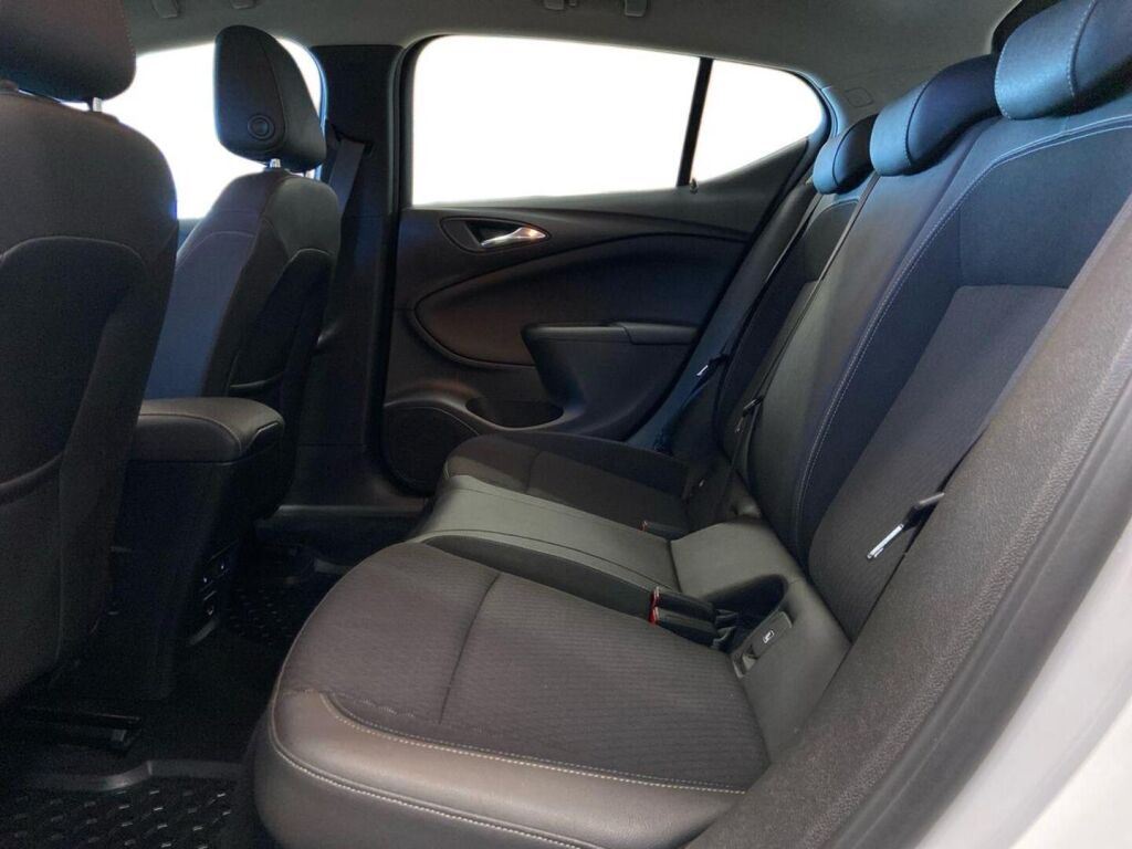 Opel Astra 2018 Valkoinen