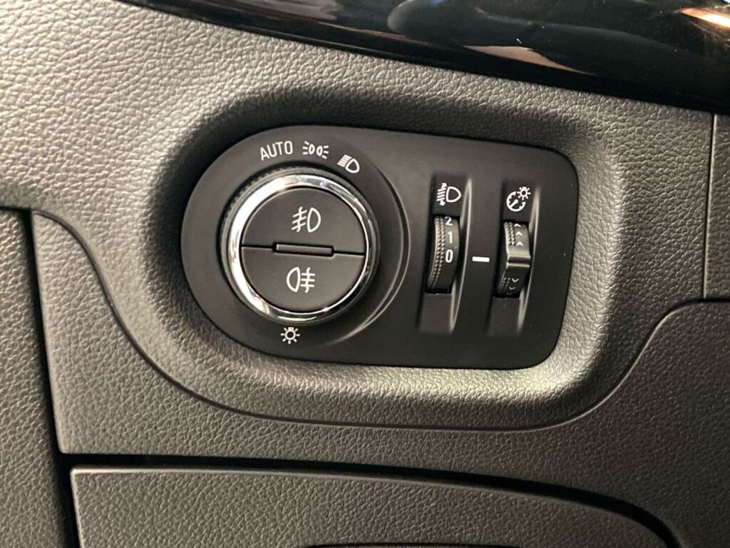 Opel Astra 2018 Valkoinen