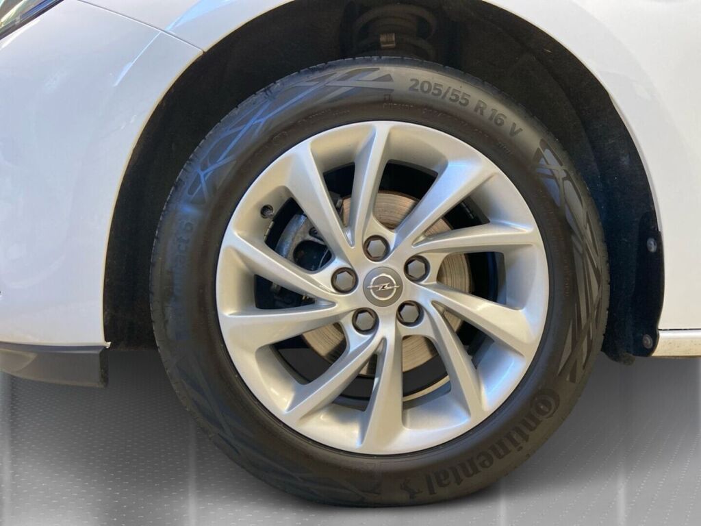 Opel Astra 2018 Valkoinen
