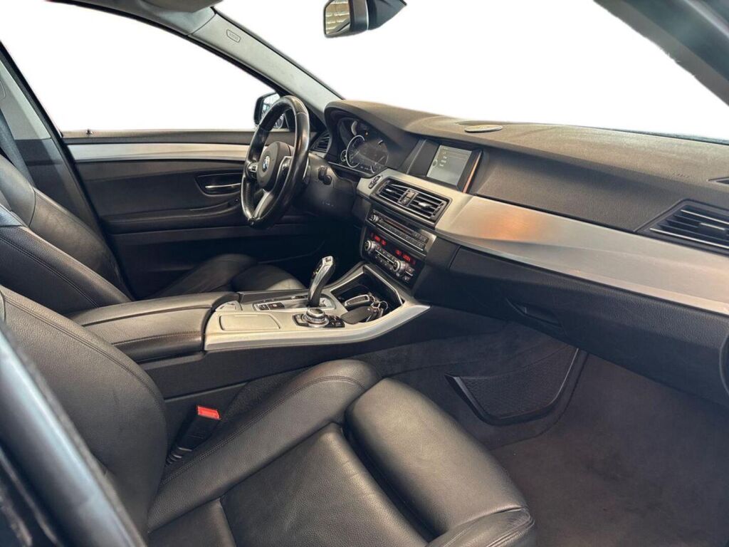 BMW 520 2014 Musta