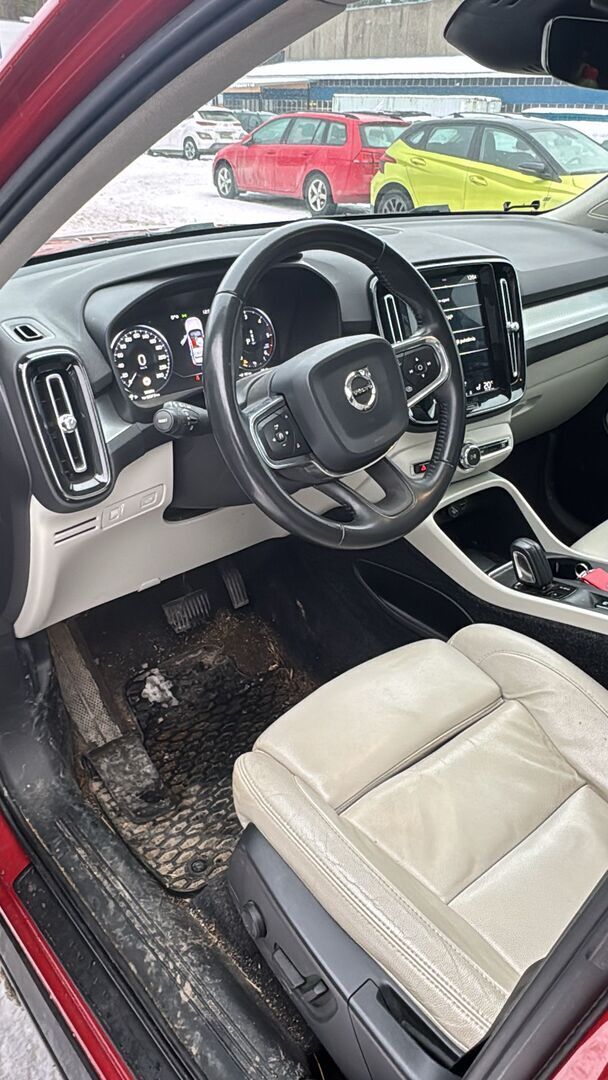 Volvo XC40 2018 Punainen