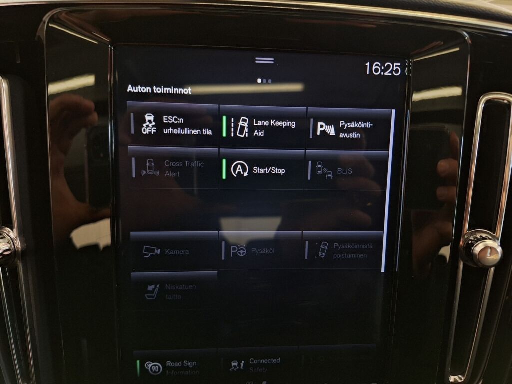 Volvo XC40 2018 Punainen