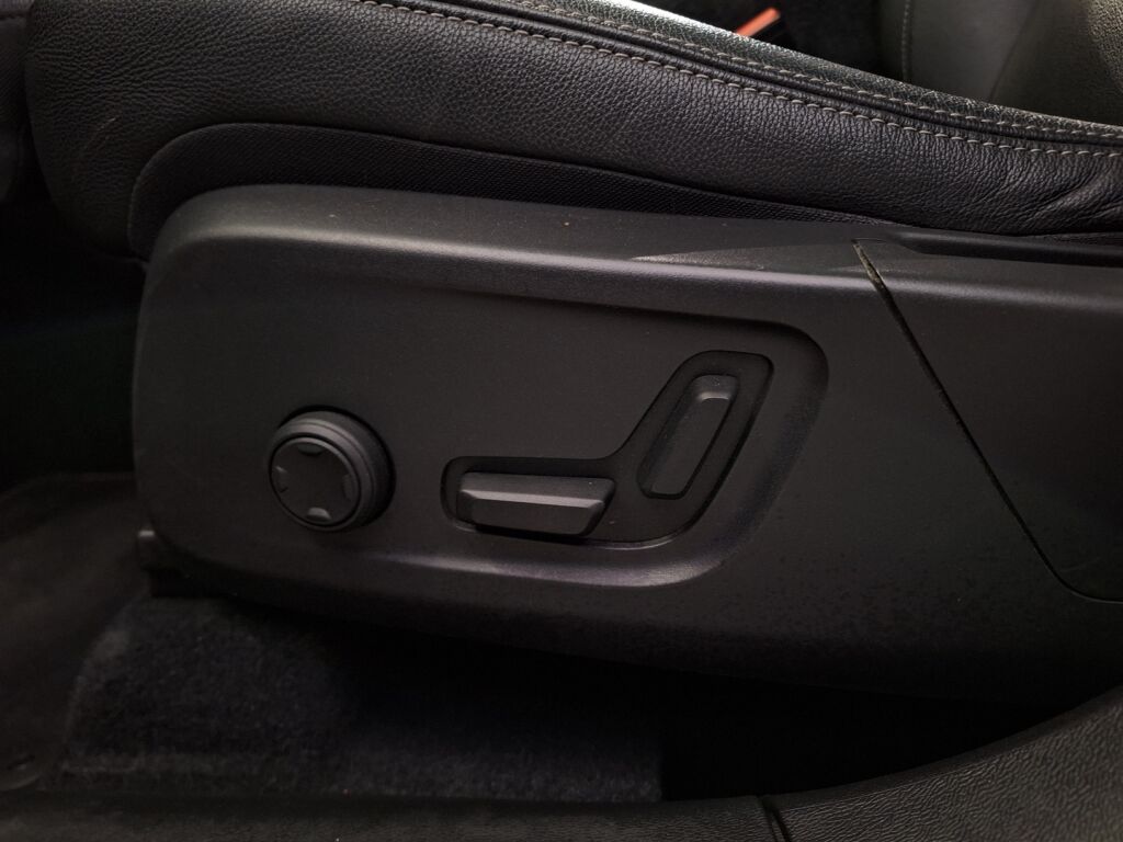 Volvo XC40 2018 Punainen