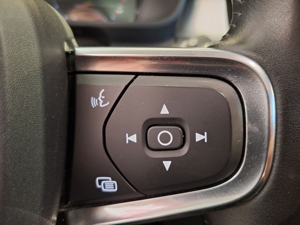 Volvo XC40 2018 Punainen