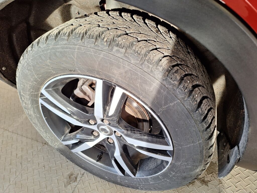 Volvo XC40 2018 Punainen