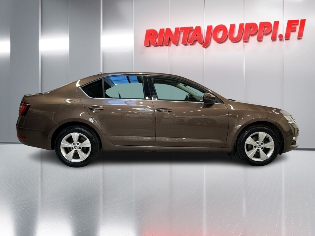 Skoda Octavia 2018 Ruskea (beige)