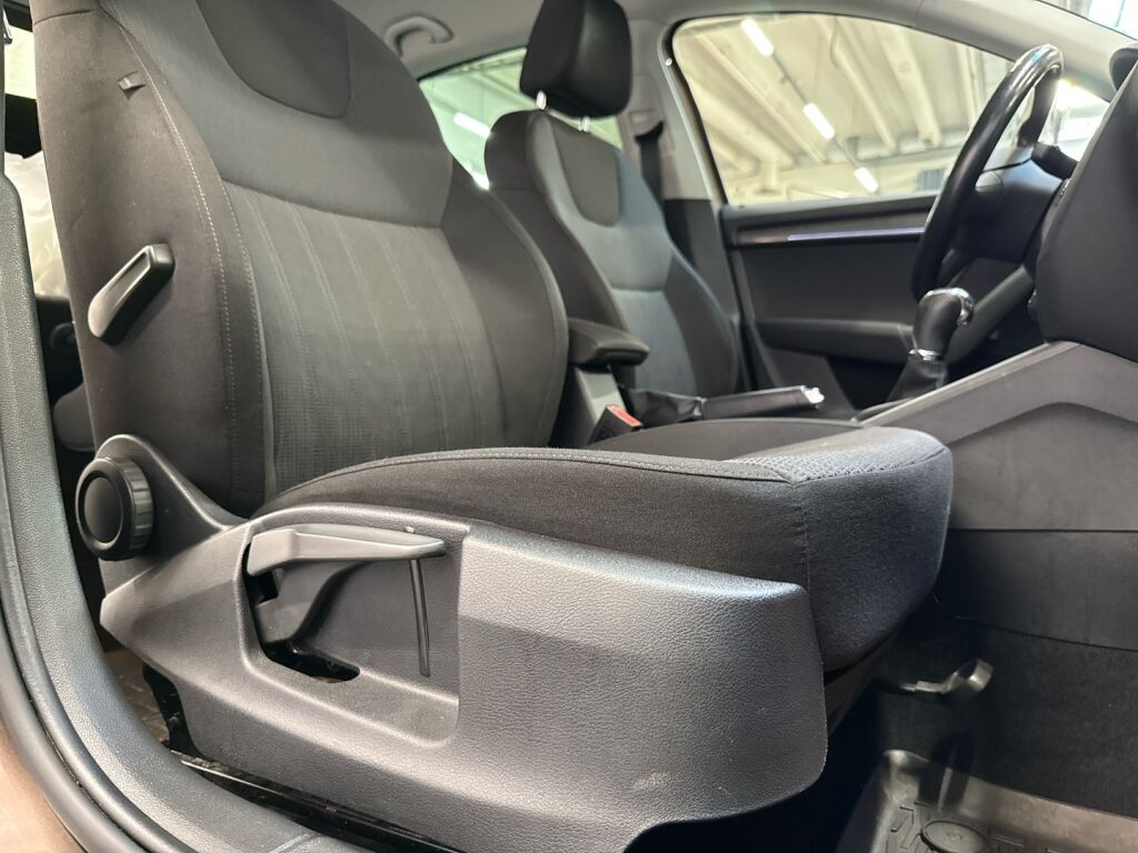 Skoda Octavia 2018 Ruskea (beige)