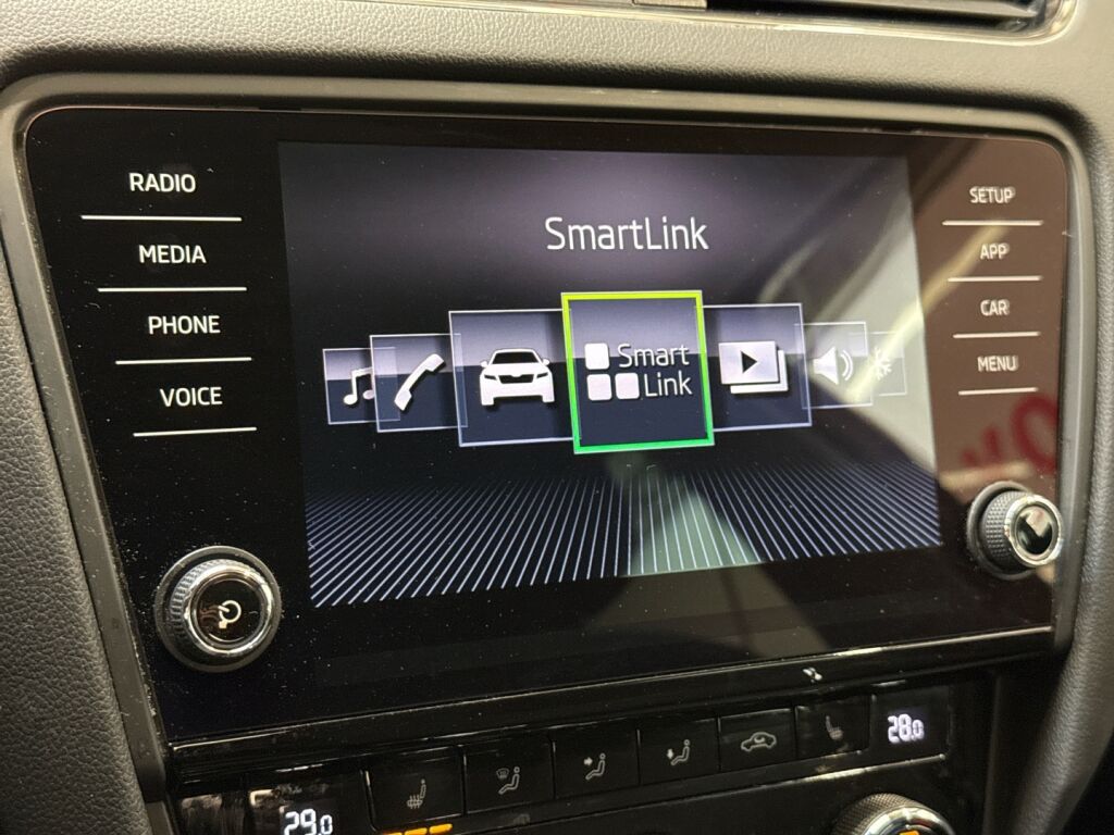 Skoda Octavia 2018 Ruskea (beige)