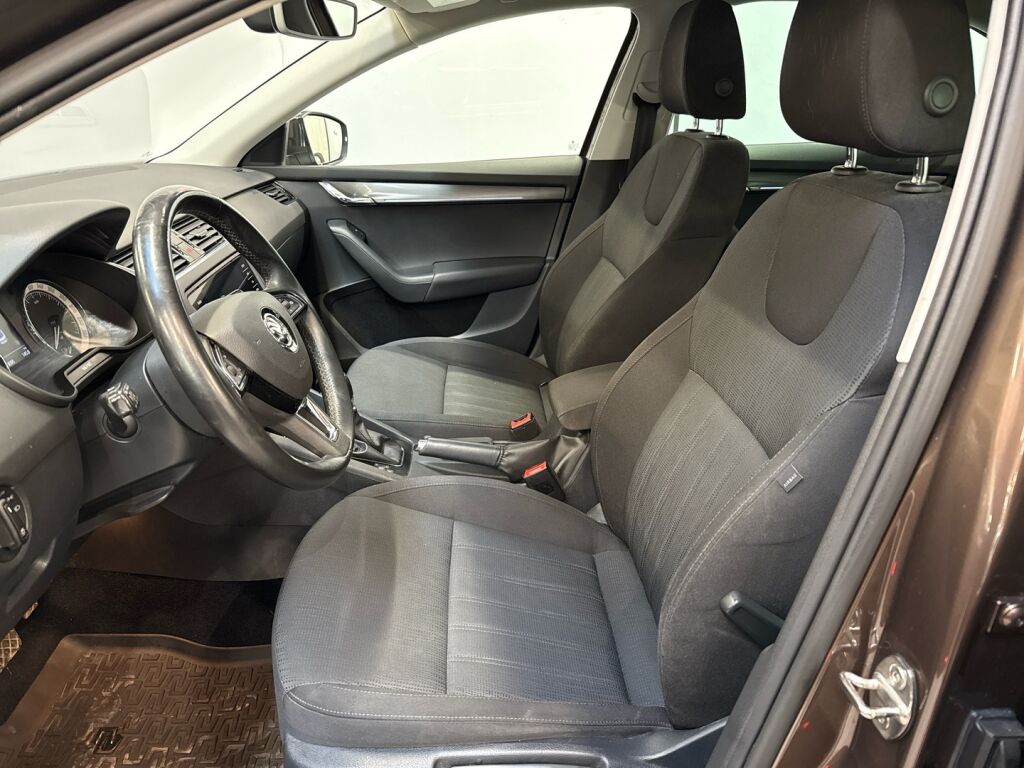Skoda Octavia 2018 Ruskea (beige)