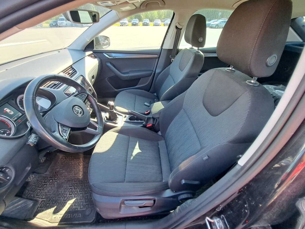 Skoda Octavia 2018 Musta