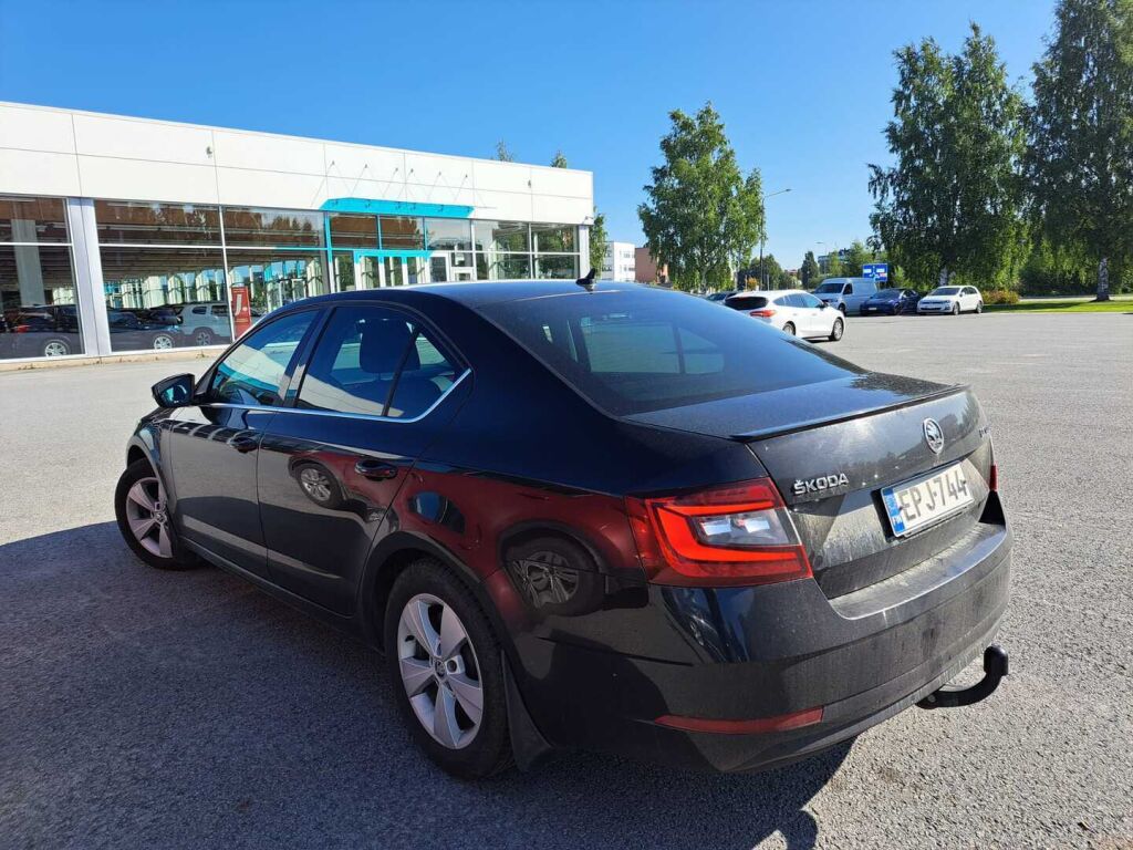 Skoda Octavia 2018 Musta